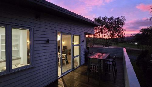 Kowhai Views - Stylish & Modern in Great Location