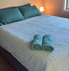 Cozy home near Westgate shopping centre and Royal reserve