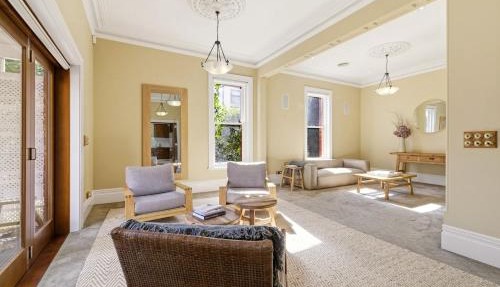 Beautiful villa near CBD with pool