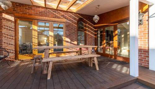 Beautiful villa near CBD with pool