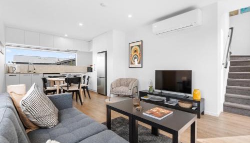 3BDR Award Winning Home in peaceful cul de sac