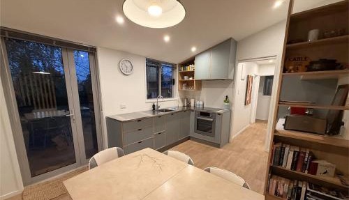 Glenbrook Cottage Twizel - Walk to Town, Sleeps 6, Wi-Fi, Pets OK