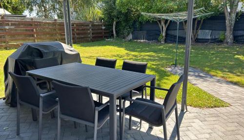 3 bedroom Home with Large Yard & Garage