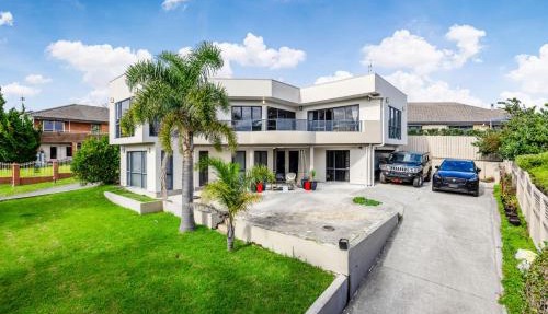 Spacious 5BR Holiday Home Near Manukau