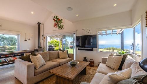 The Point Onetangi - Heated pool, hot tub & ocean views