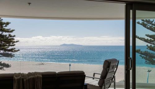 Marine Horizon with Five Star Focused Pool & Sauna