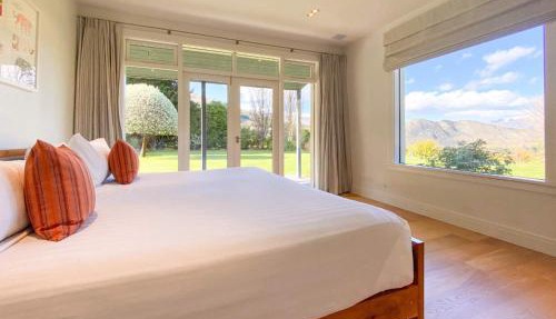 Art on Point, Peaceful and Spacious, Shotover Canyon