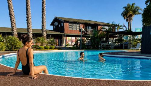 Teal Motor Lodge