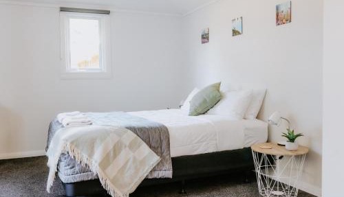 Marsden Manor - Spacious house with large pool