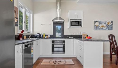 Family Comfort with Aircon, Backyard and Parking