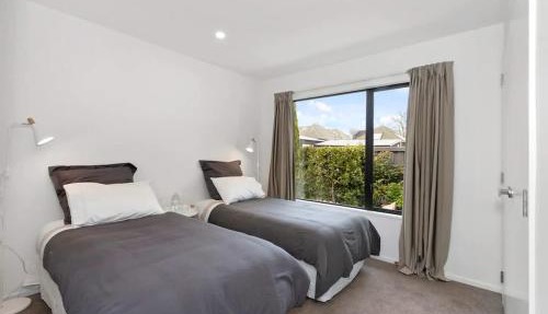 Merivale Village Apartment