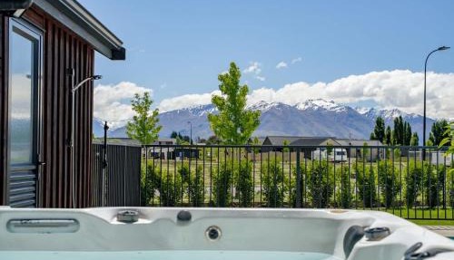 Wanaka Mountain Oasis - Spa & Pool