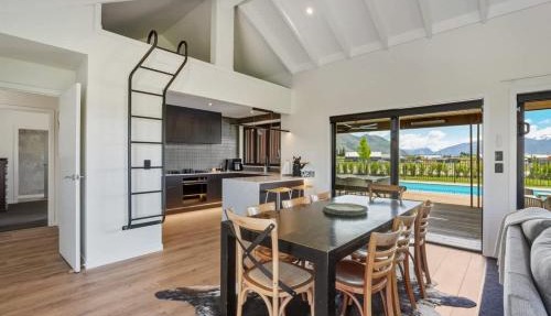 The Wanaka Luxe Pool House - Sleeps 10