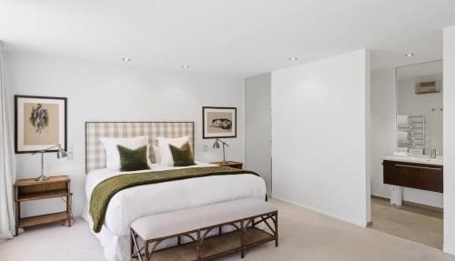 Holly Road Executive Townhouse