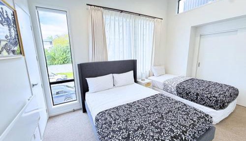 Modern Pakuranga Home | 3BR Near Mall & School