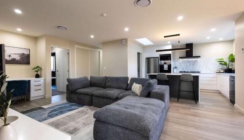 The Landing Pad - Family Home Near Airport