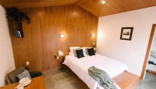 'Little Two' - Cosy Studio close to Airport