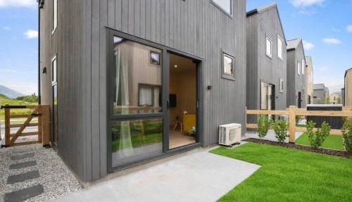 Ski Villa with Carpark 40, Stylish Alpine Base