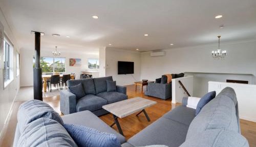 Cosy Mt Wellington 5BR Home with Air-Con - Parking