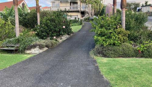 Sunray Room - Relaxing Tapeka Stay Near Beaches & Tracks
