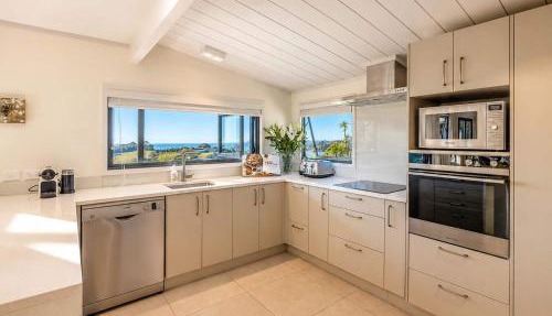 Headland Views Oneroa