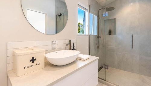 Oneroa Vines and Views- Stay Waiheke