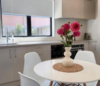 2BR Apartment-Sleeps 6-Parking & Pets