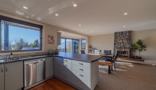Tranquil Tekapo Stay Near Lake With Mountain Views
