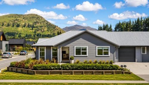 Spacious Family Mountain View Retreat, 4 Bedroom