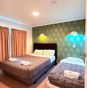 Camellia Court Family Motel