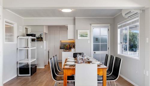 Roberts Street Central 4 Bedroom Sleeps 10