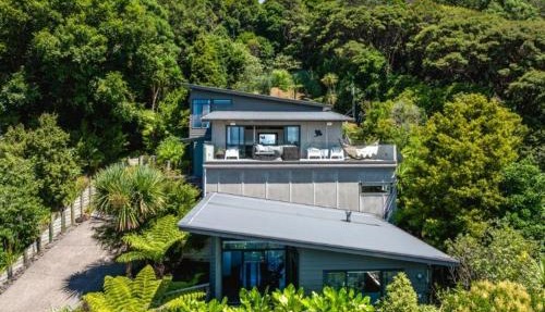 Huruhi Bay Retreat by Waiheke Pure