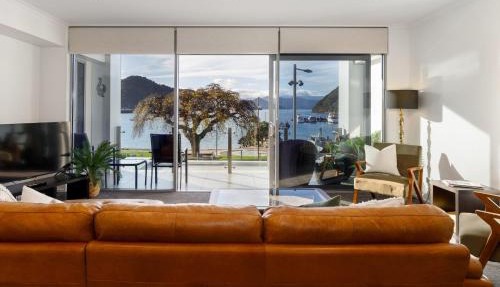 Picton Waterfront Oxley's Luxury Apartment