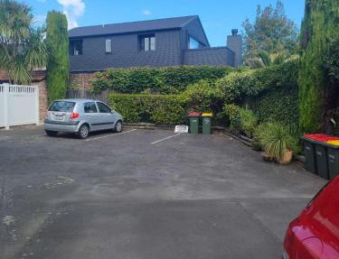 4 double and 2 single sofa beds apartment