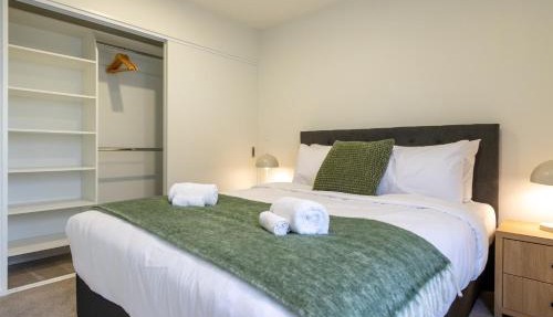 Brand New Townhouse Walk to CBD - Parking & EV