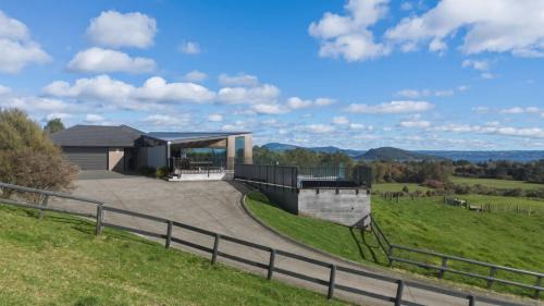 Slice of Paradise - Swimming Pool Spa Pool & Country Views