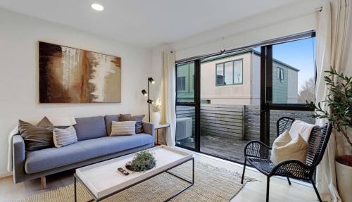 Vibrant Family 2BR Townhouse with Air-Con and Deck