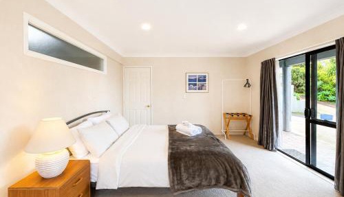 Sunny Studio in West Harbour & 3 Mins to Waterfront & Secure Parking