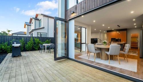 Hobsonville Family 5BR Sanctuary with Waterviews