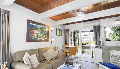2 BR Cottage 4 Beds, 1 min walk to Harbour & Shops