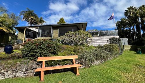 Restful Kerikeri Retreat - Spa, Views and Private Bathroom