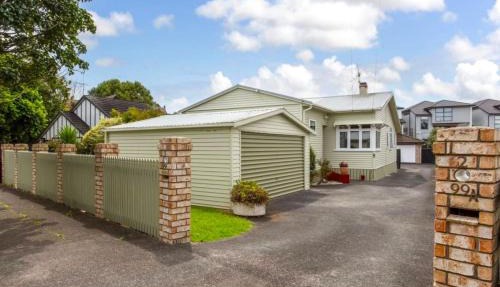 Spacious Family Retreat Near Cornwall Park