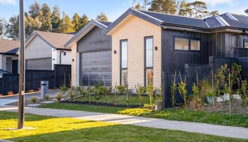 Cosy Pukekohe Self-Contained Unit with Kitchenette