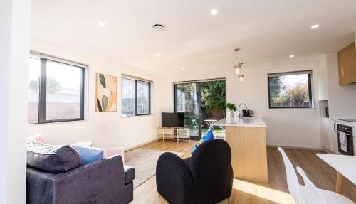 Two Houses in Price of One Dickson Big Stay!