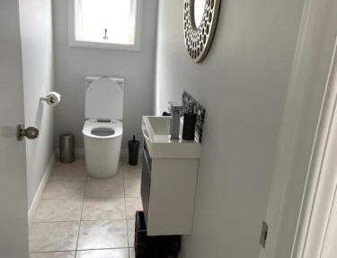 Sea-view home with city ferry and king ensuite