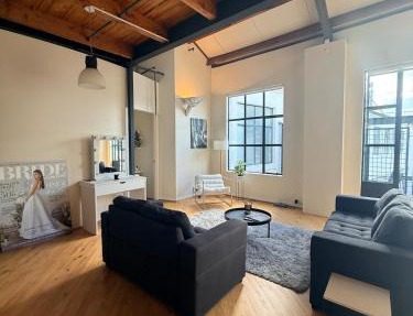 Stylish loft in the heart of Parnell, free parking