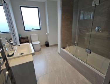 Large bedroom with en-suite in a new house Devonport