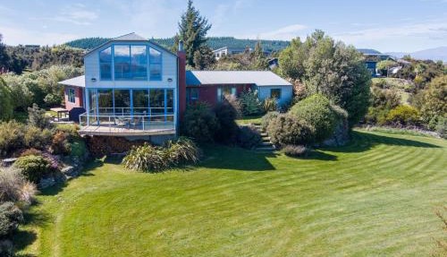 Tawhiri - tranquility, space and stunning views in paradise