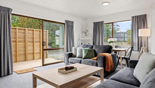 Cozy Retreat 2 - modern townhouse living