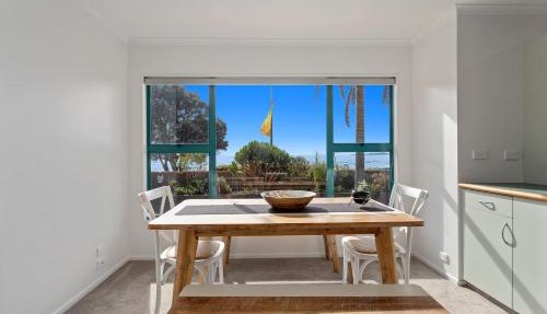 The Lights House - Beachfront Ohope Holiday Home